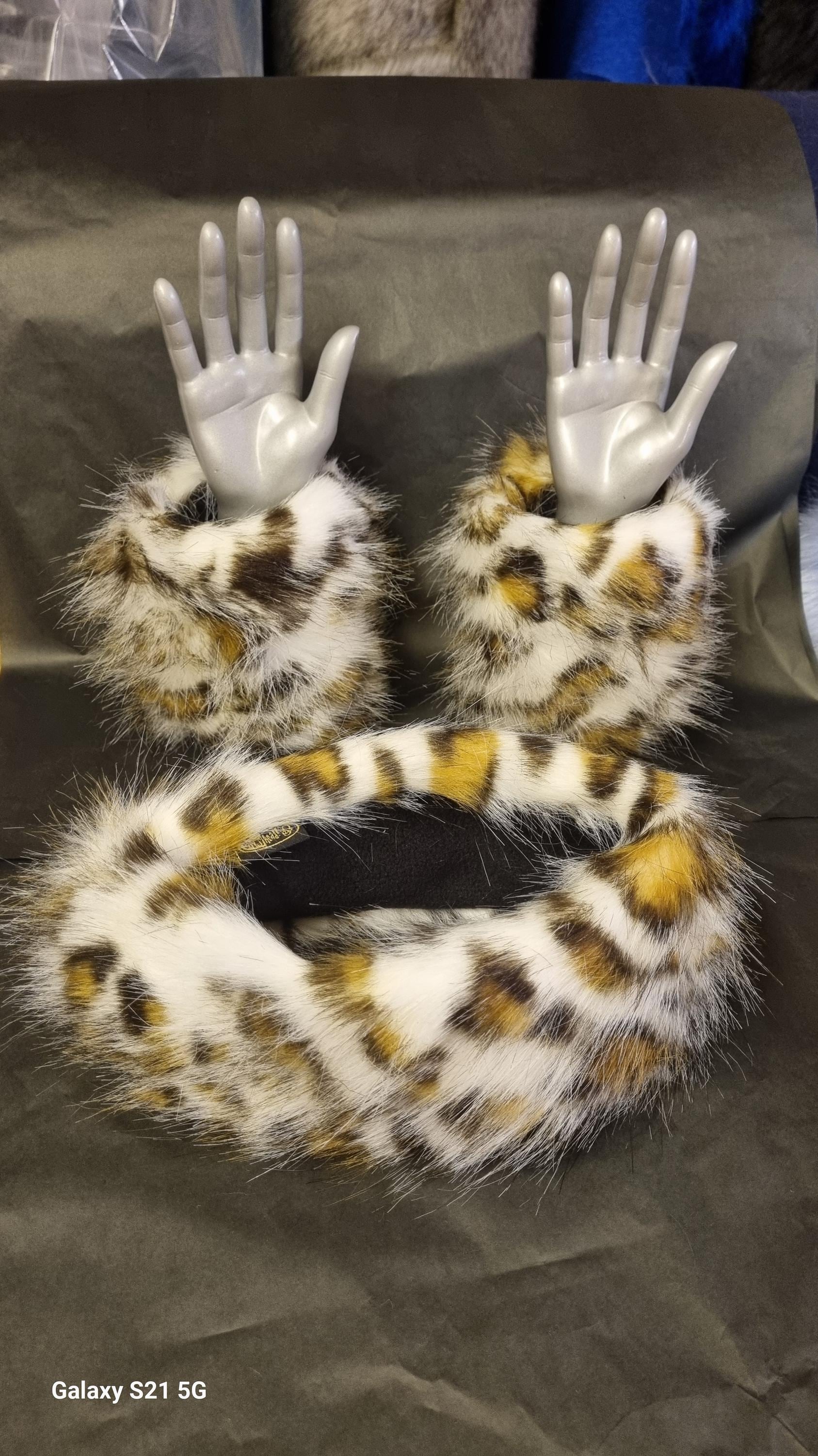 Wild fluffy cuffs for festivals and winter styling