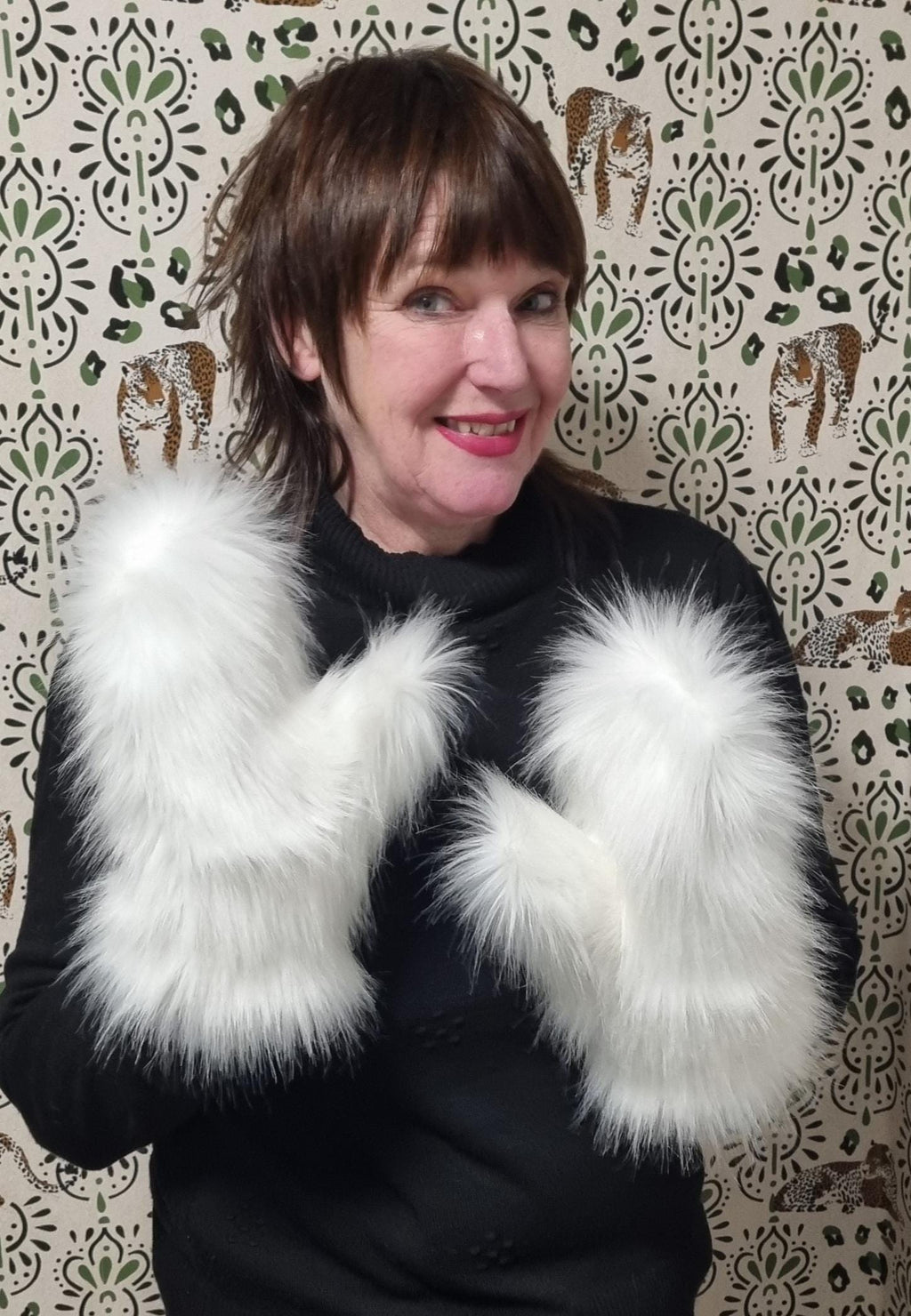 Gorgeous Fluffy Mittens in Luxury White Faux Fur